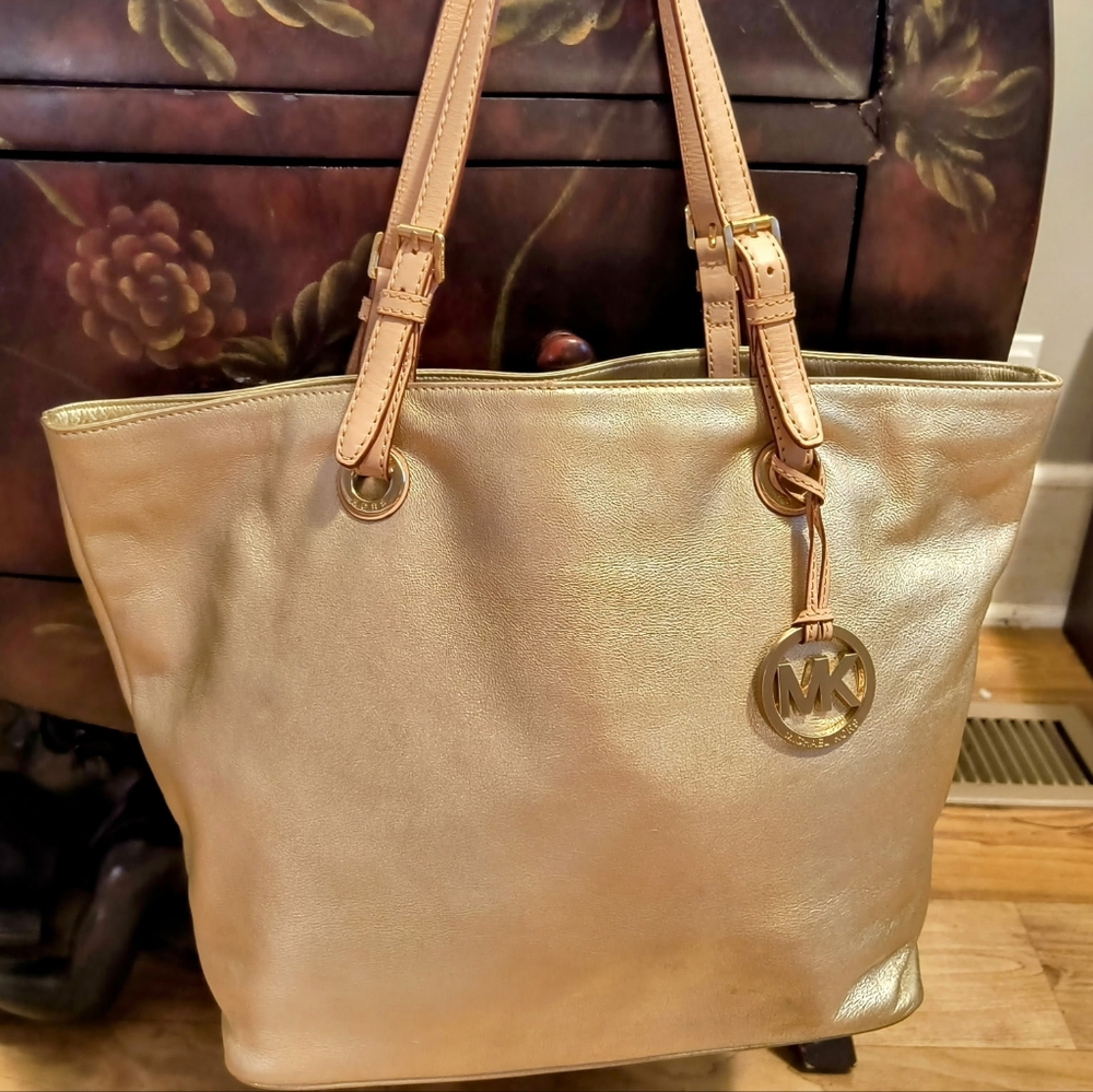 MICHAEL KORS SOFT GOLD TOTE/HANDBAG EUC